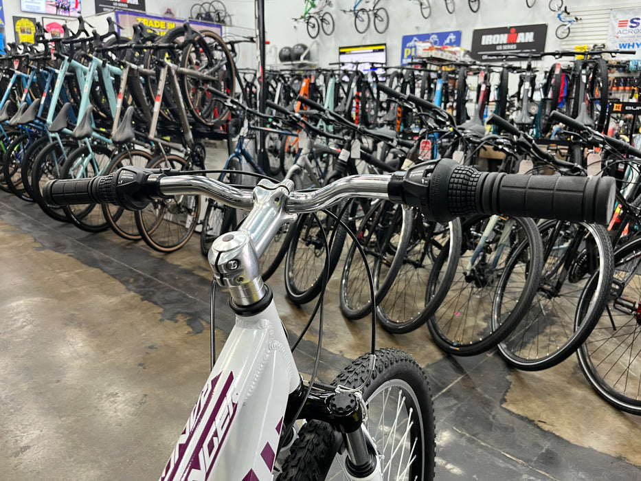 Schwinn Ranger Women's 26" Mountain Bike - White/Purple/Pink USED