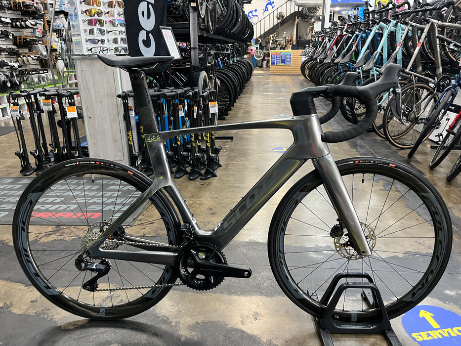 Scott Foil RC Ultimate Shimano Ultegra Di2 12 Speed w/Fulcrum Racing Wind 40 Wheels - Silver