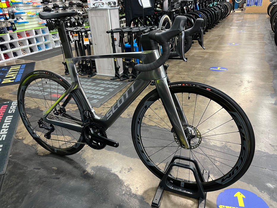 Scott Foil RC Ultimate Shimano Ultegra Di2 12 Speed w/Fulcrum Racing Wind 40 Wheels - Silver