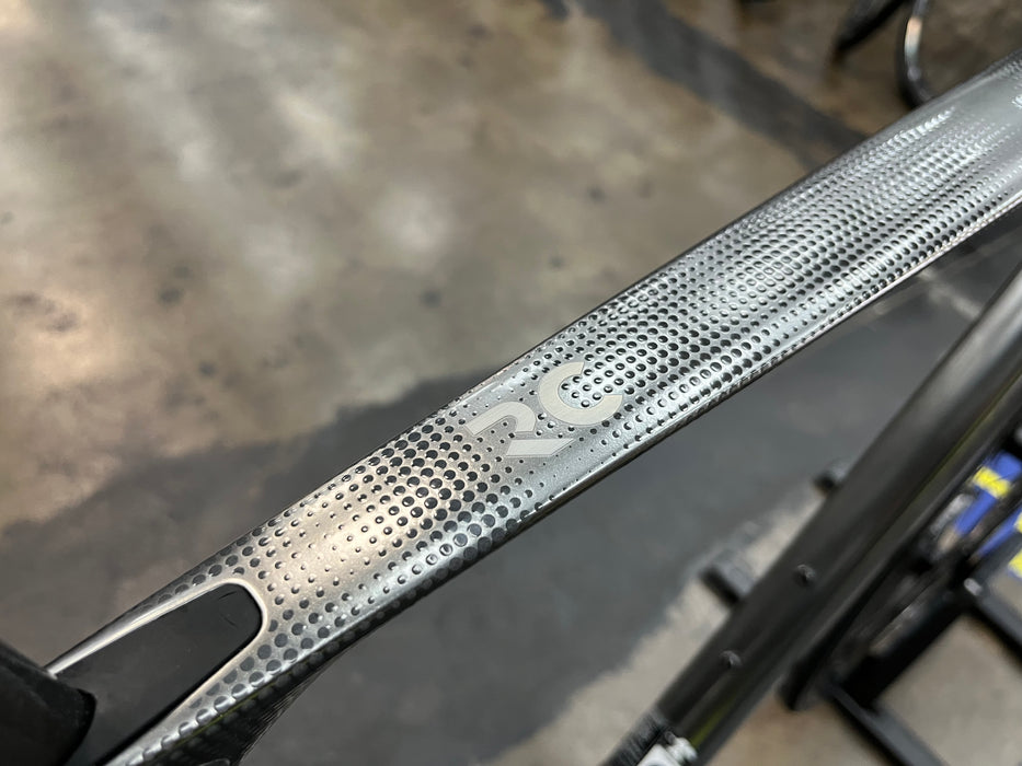 Scott Foil RC Ultimate Shimano Ultegra Di2 12 Speed w/Fulcrum Racing Wind 40 Wheels - Silver