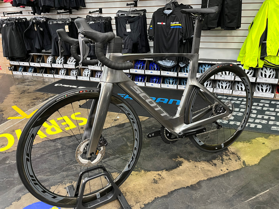 Scott Foil RC Ultimate Shimano Ultegra Di2 12 Speed w/Fulcrum Racing Wind 40 Wheels - Silver