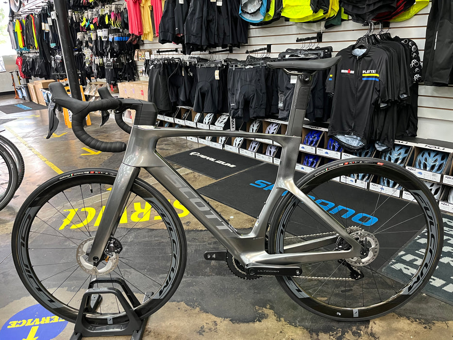 Scott Foil RC Ultimate Shimano Ultegra Di2 12 Speed w/Fulcrum Racing Wind 40 Wheels - Silver