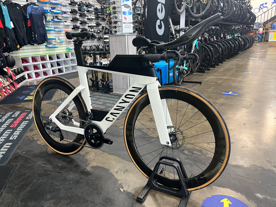 Canyon Speedmax CF 7 Disc SRAM Rival eTap AXS w/Powermeter and Reynolds AR58/80 Wheels - White 2023 USED