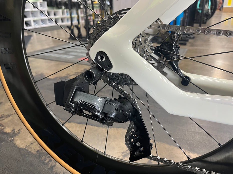 Canyon Speedmax CF 7 Disc SRAM Rival eTap AXS w/Powermeter and Reynolds AR58/80 Wheels - White 2023 USED