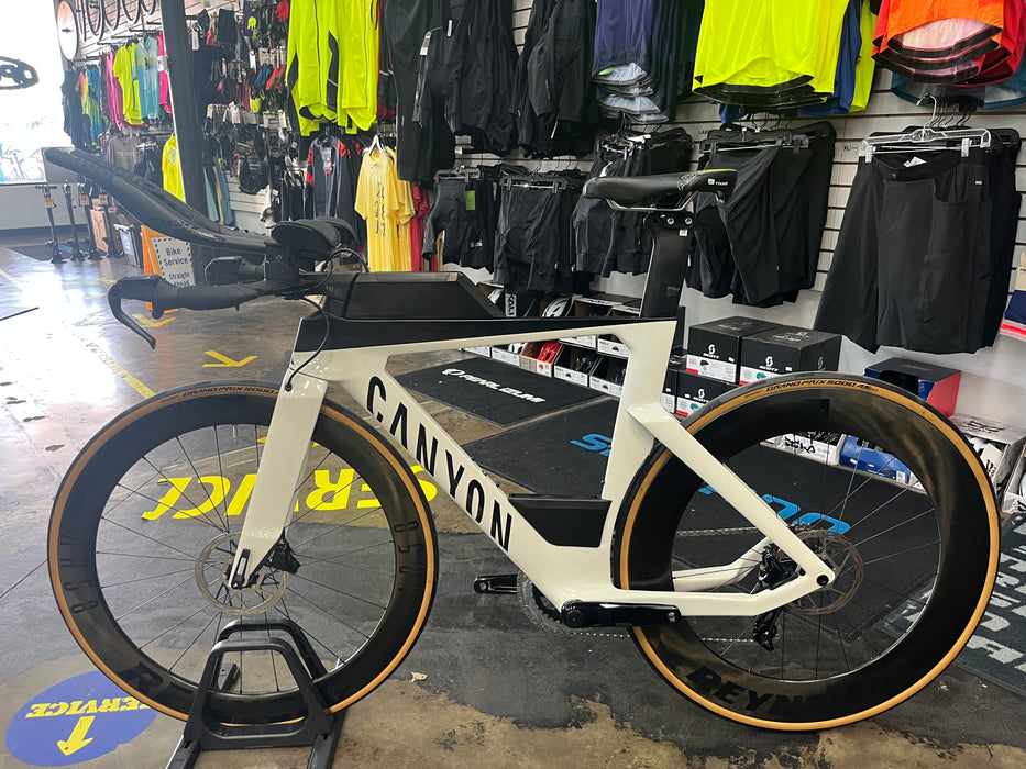 Canyon Speedmax CF 7 Disc SRAM Rival eTap AXS w/Powermeter and Reynolds AR58/80 Wheels - White 2023 USED