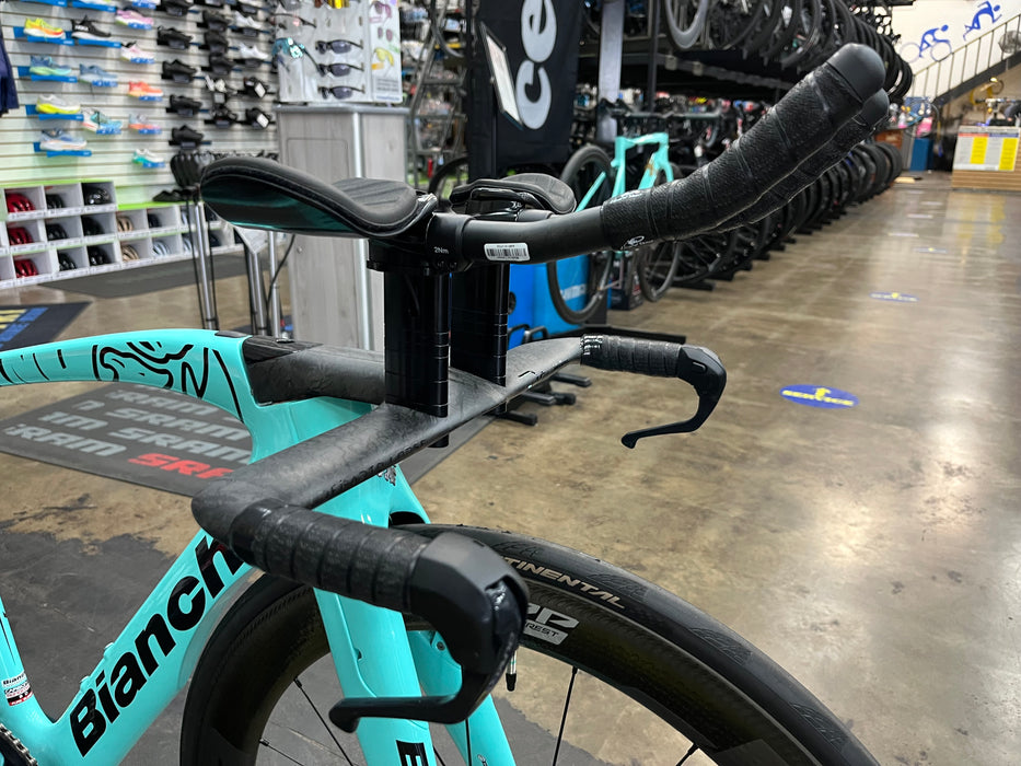 Bianchi Aquila CV Shimano Ultegra Di2 11 Speed - ZIPP 404 Firecrest Wheels - Celeste 2024