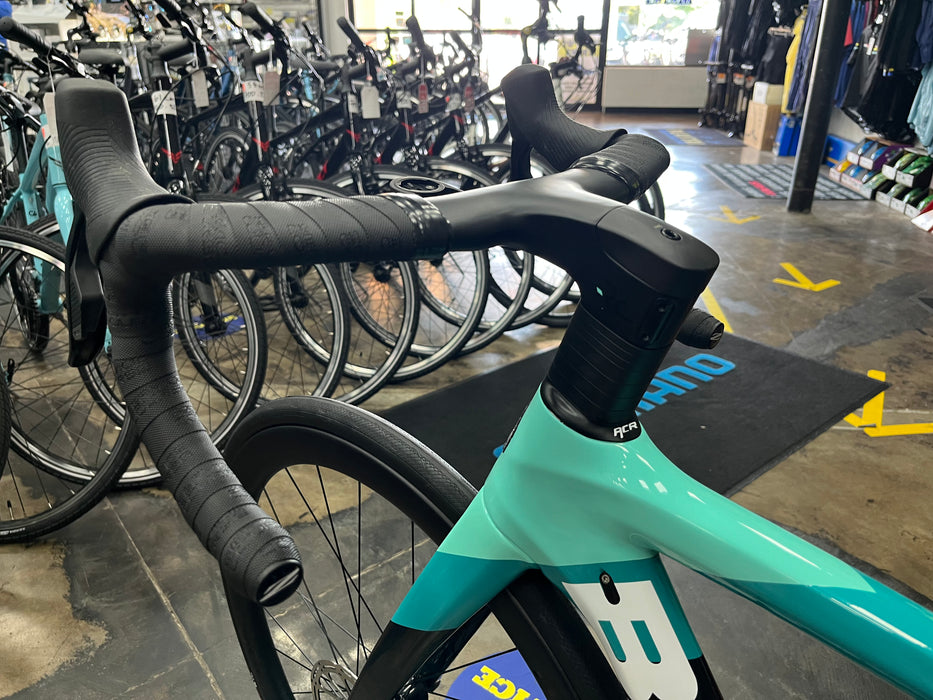 Bianchi Oltre XR4 Disc SRAM Rival AXS HollowGram Carbon Wheels - 2025
