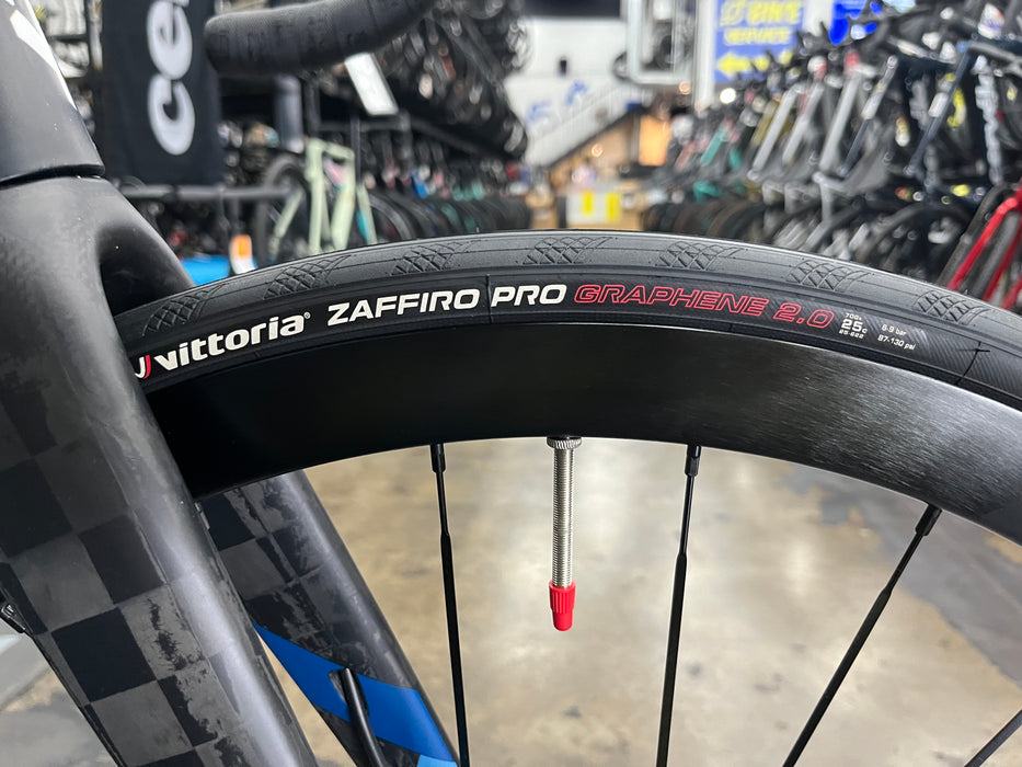 Felt AR FRD Ultimate w/ZIPP SL70 Aero Handlebar SRAM Red eTap AXS - Vision Team 35 Wheels - Matte Textreme 2025