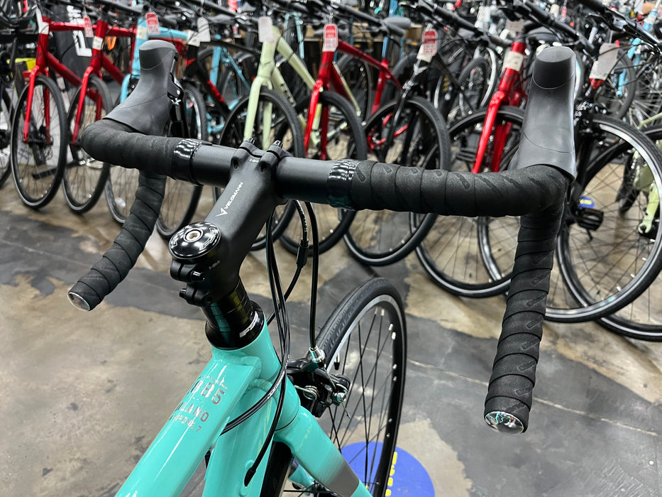 Bianchi Via Nirone 7 Shimano Claris 8-Speed - 2025
