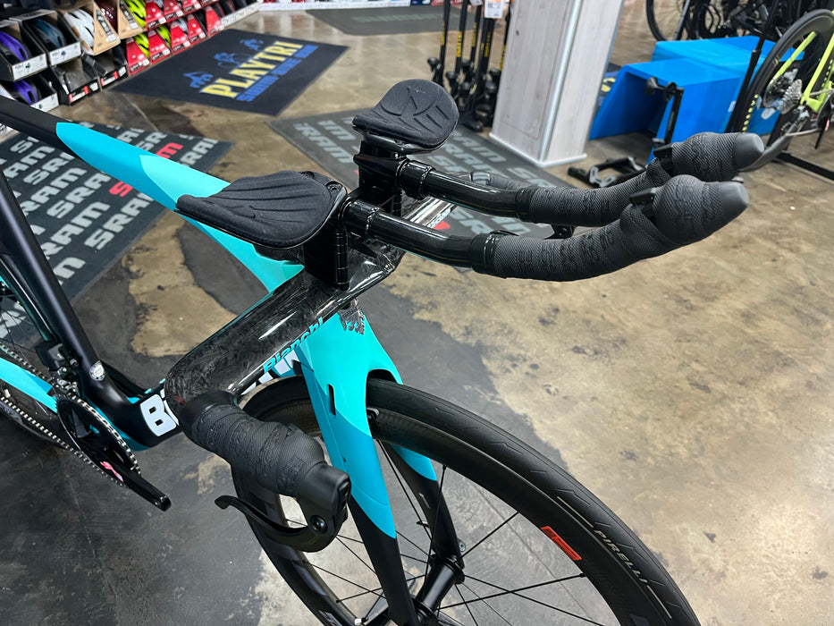Bianchi Aquila CV SRAM Rival eTap AXS ZIPP 404 Firecrest Wheels - Celeste 2024