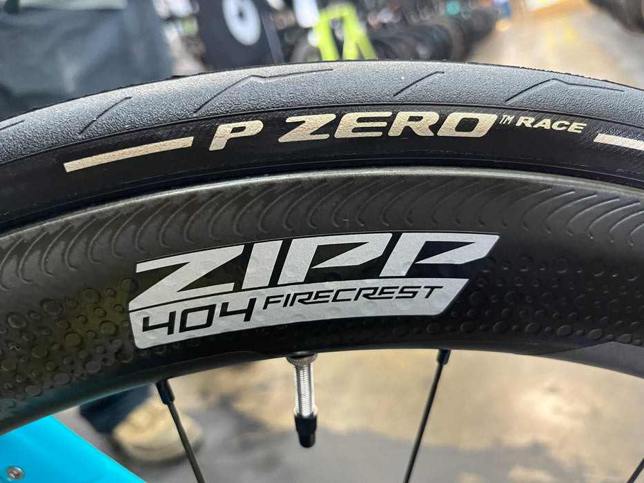 Bianchi Aquila CV SRAM Rival eTap AXS ZIPP 404 Firecrest Wheels - Celeste 2024