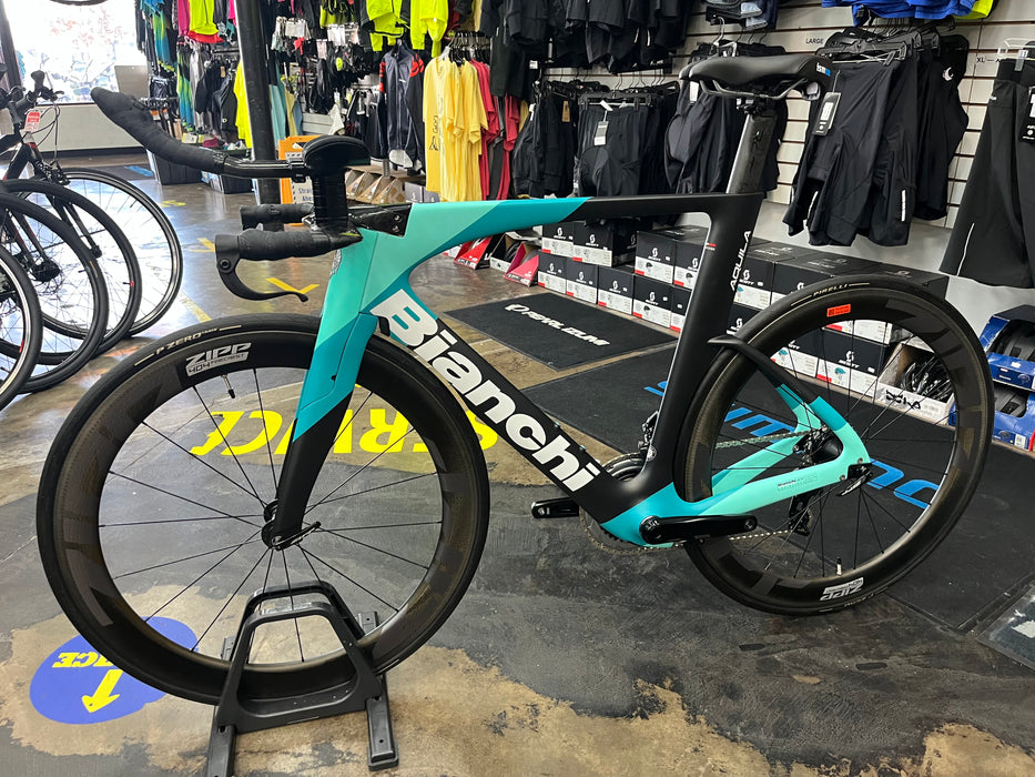 Bianchi Aquila CV SRAM Rival eTap AXS ZIPP 404 Firecrest Wheels - Celeste 2024