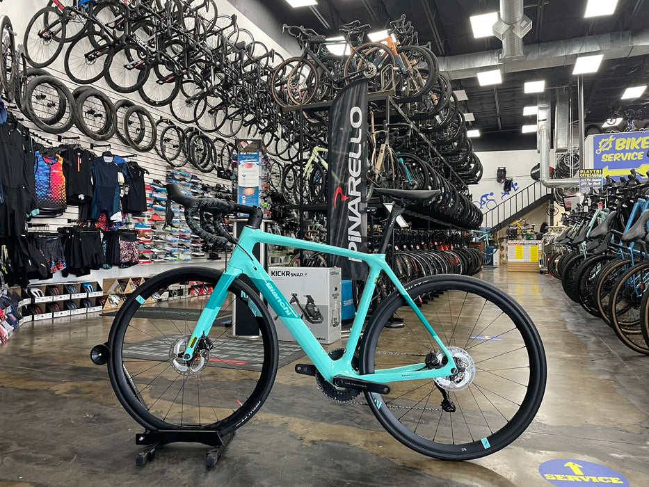 Bianchi Infinito Disc Ultegra Di2 12-Speed - Celeste/Dark Turquoise 2025