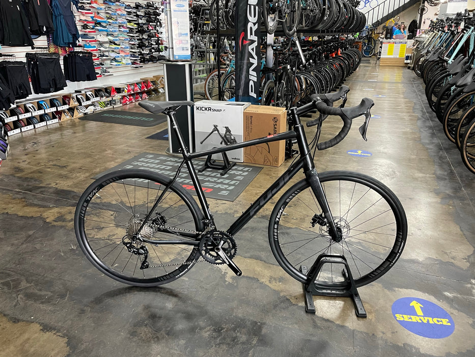 Fuji Sportif 1.1 Disc Shimano 105 11-Speed - Pearl Black 2023