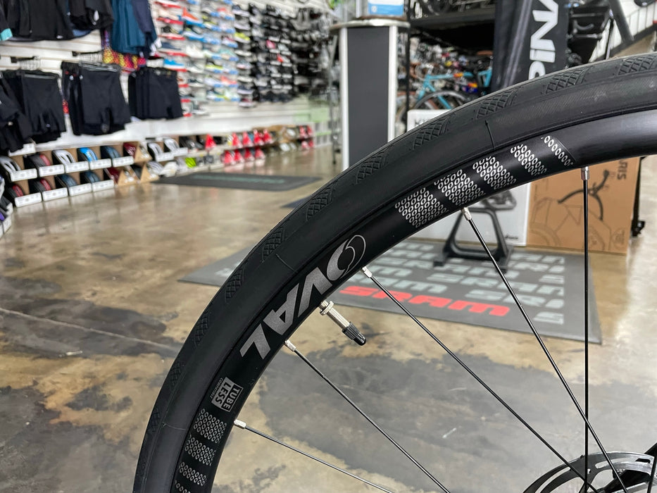 Fuji Sportif 1.1 Disc Shimano 105 11-Speed - Pearl Black 2023