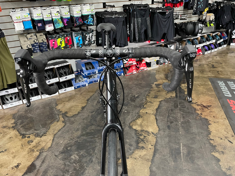 Fuji Sportif 1.1 Disc Shimano 105 11-Speed - Pearl Black 2023