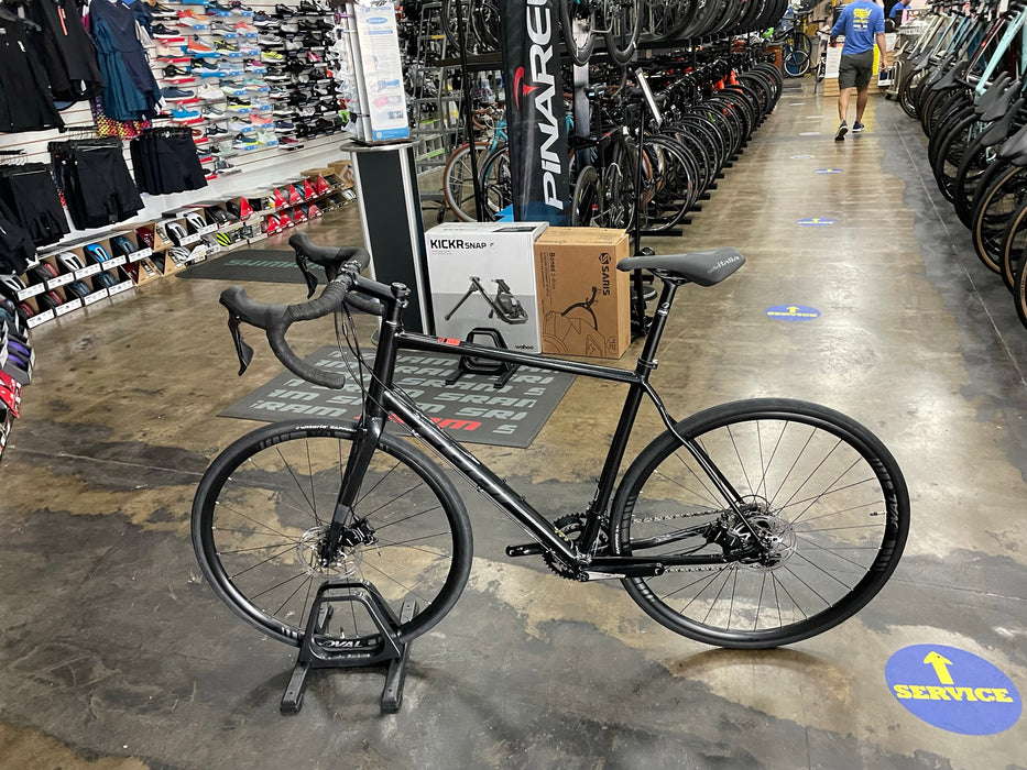 Fuji Sportif 1.1 Disc Shimano 105 11-Speed - Pearl Black 2023