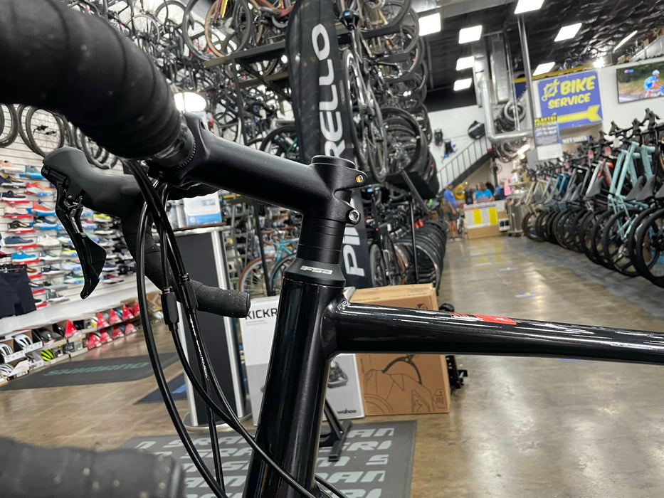 Fuji Sportif 1.1 Disc Shimano 105 11-Speed - Pearl Black 2023