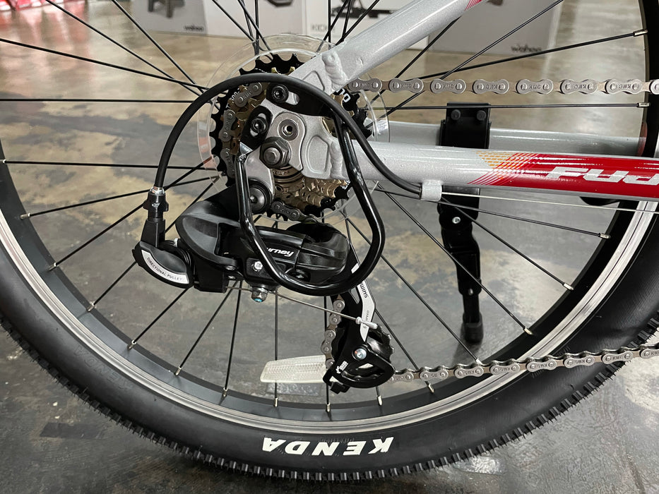 Fuji Dynamite 24" Sport Shimano Tourney - 2025 Silver
