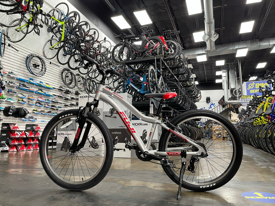Fuji Dynamite 24" Sport Shimano Tourney - 2025 Silver