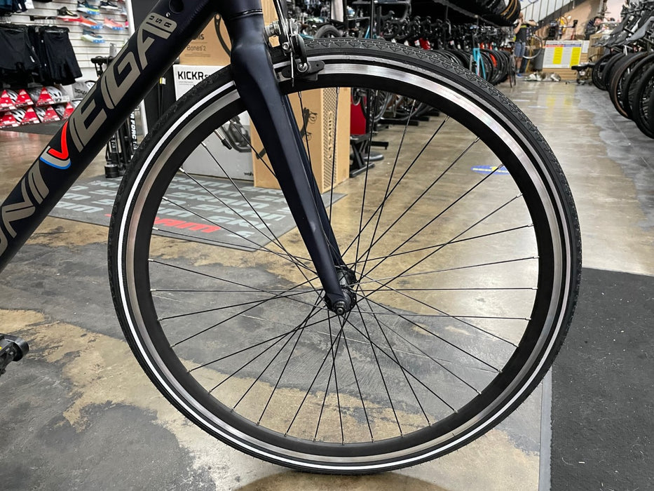 Univega Hybrid Bike Shimano Altus - Dark Matte Blue USED